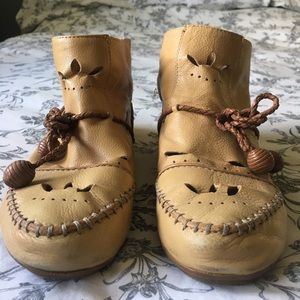 House of Harlow moccasins